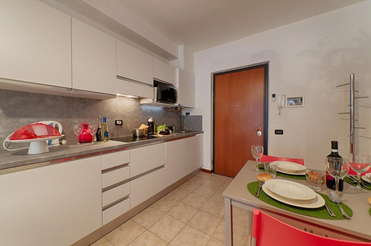 Modern Lakefront 2-Bedroom Apartment Acquaseria 外观 照片